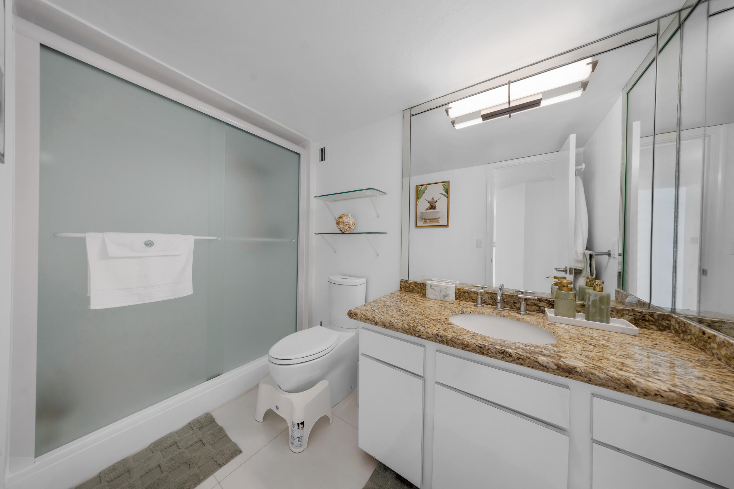 1000 South Ocean Boulevard, Unit 8H Pompano Beach, FL 33062 - Photo 9 of 39 Yana Krugly unit 8H-1000 S Ocean Blvd-Po