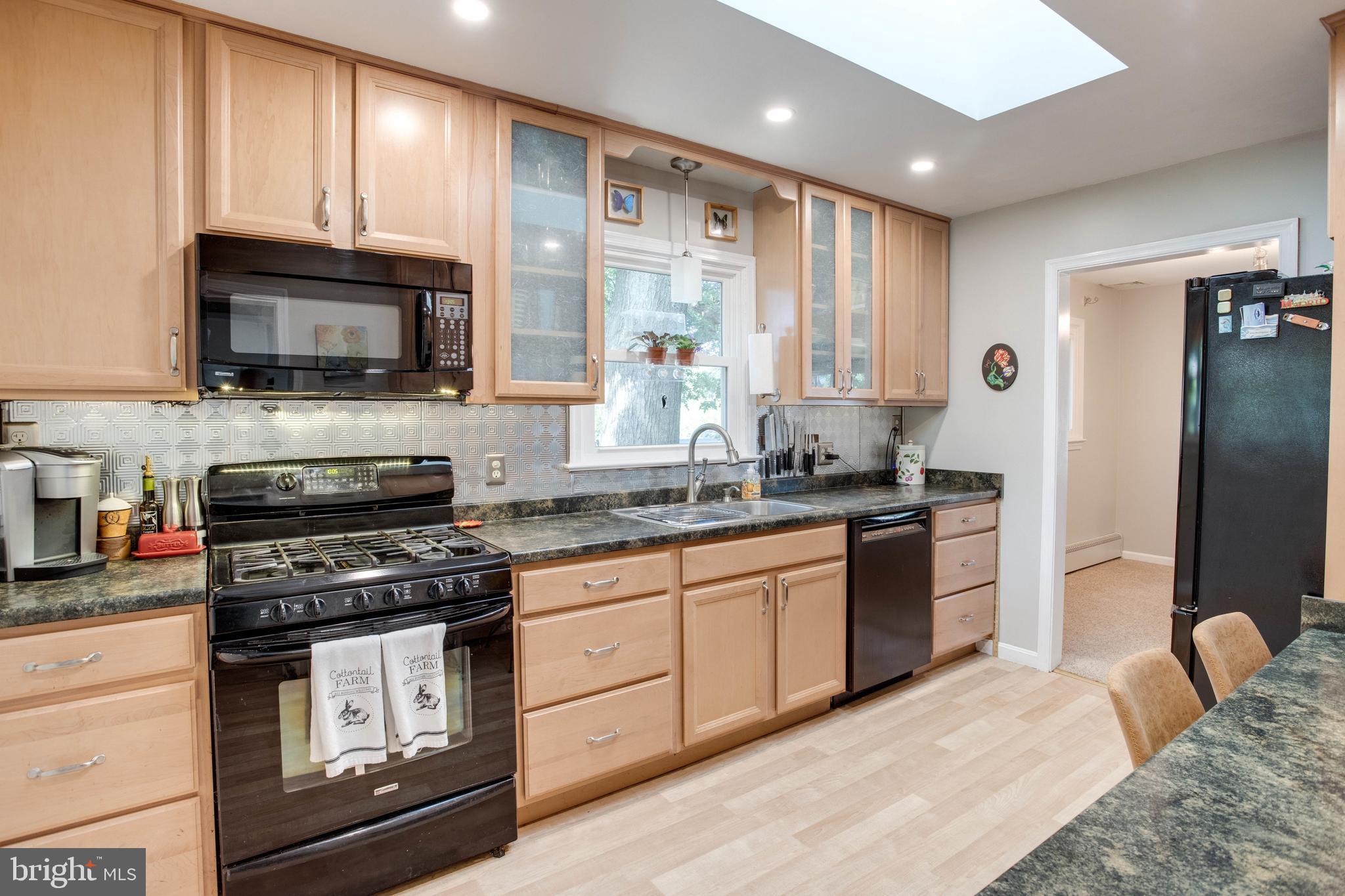 9305 Mathis Avenue Manassas, VA 20110 - Photo 11 of 53 Upgraded appliances and skylight.