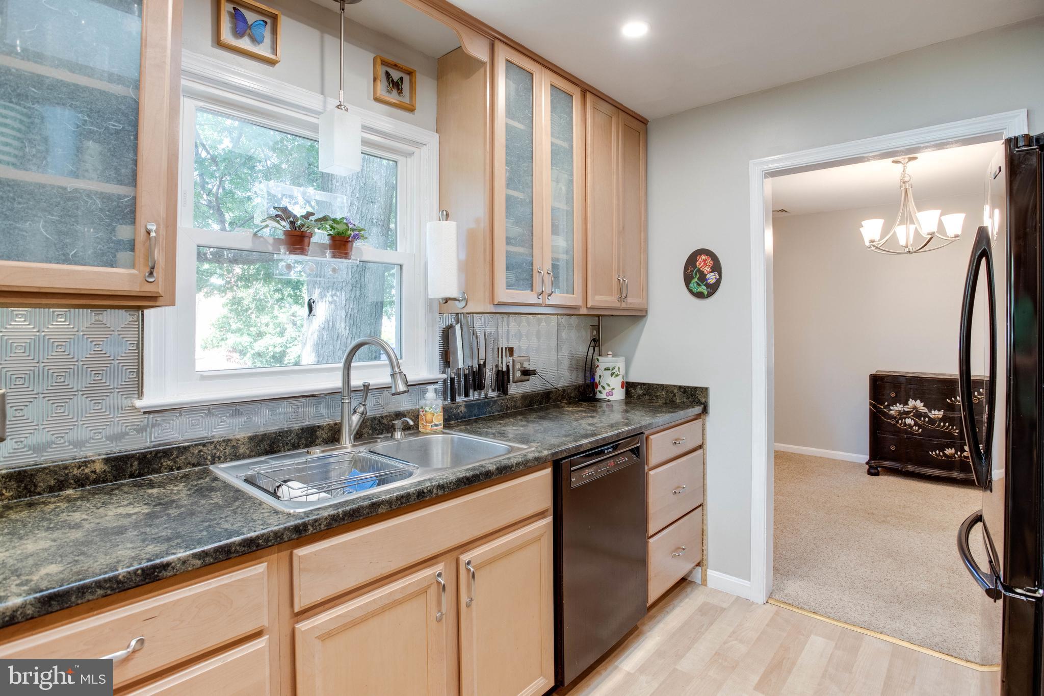 9305 Mathis Avenue Manassas, VA 20110 - Photo 12 of 53 Bright sunny kitchen