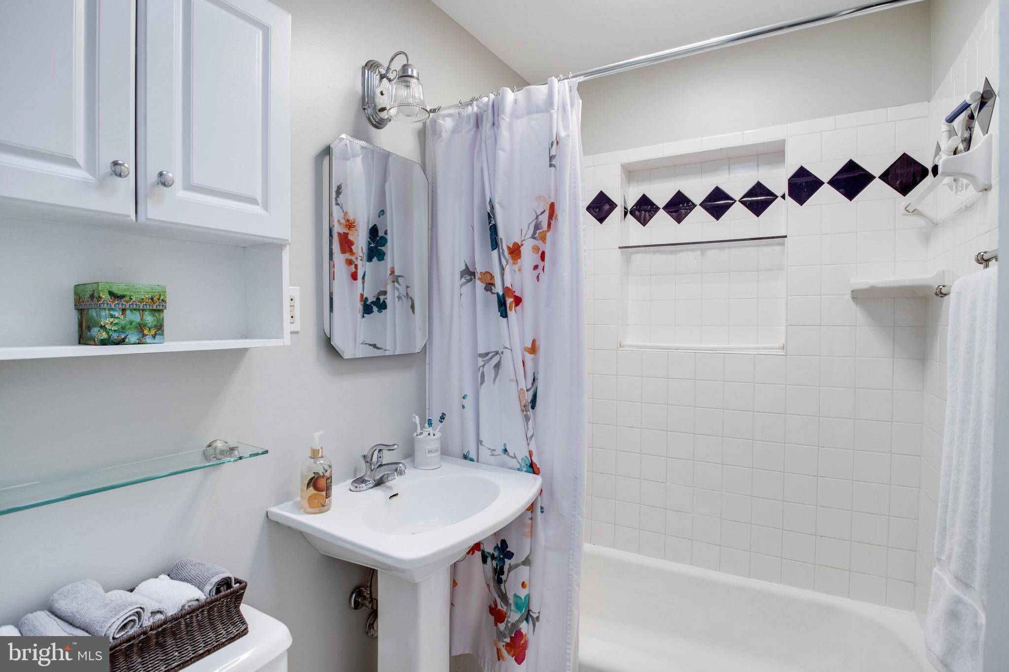 9305 Mathis Avenue Manassas, VA 20110 - Photo 14 of 53 Updated bathroom w/solartube