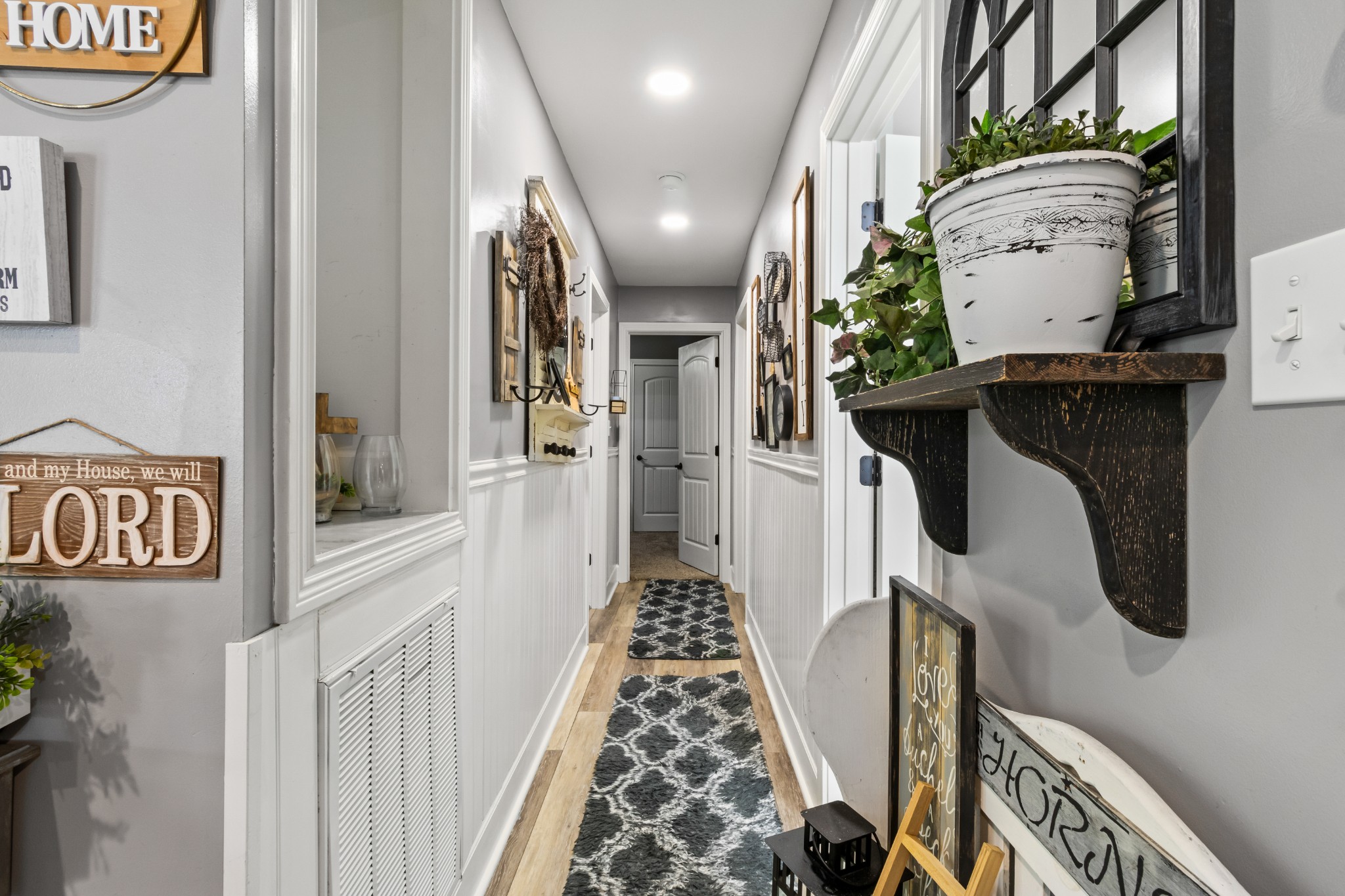 408 Sandy Road Dover, TN 37058 - Photo 11 of 36 a view of entryway