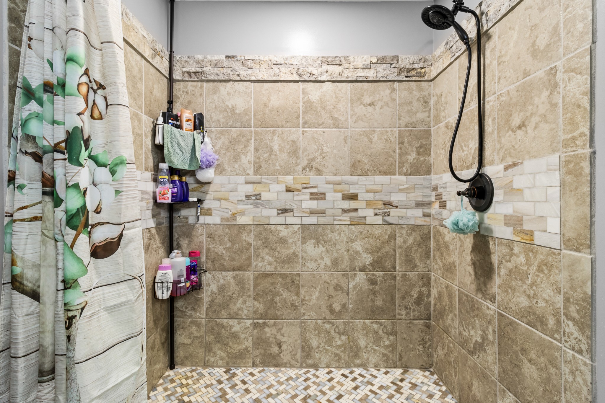 408 Sandy Road Dover, TN 37058 - Photo 16 of 36 a bathroom with a shower