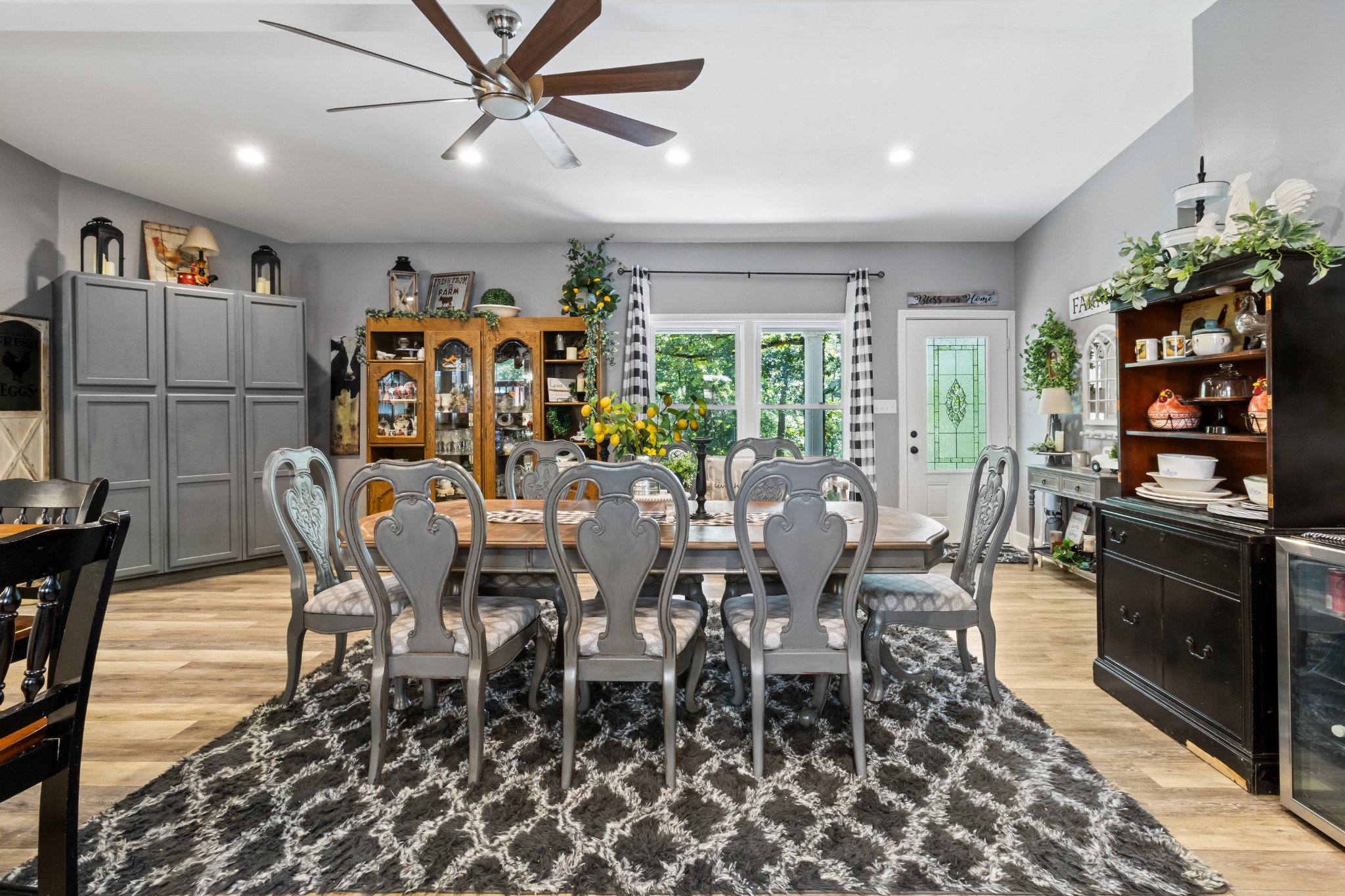 408 Sandy Road Dover, TN 37058 - Photo 5 of 36 a dining room with furniture and window