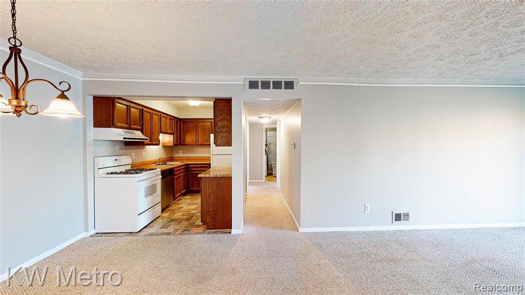 54781 Shelby Road, Unit 80 Utica, MI 48316 - Photo 4 of 9