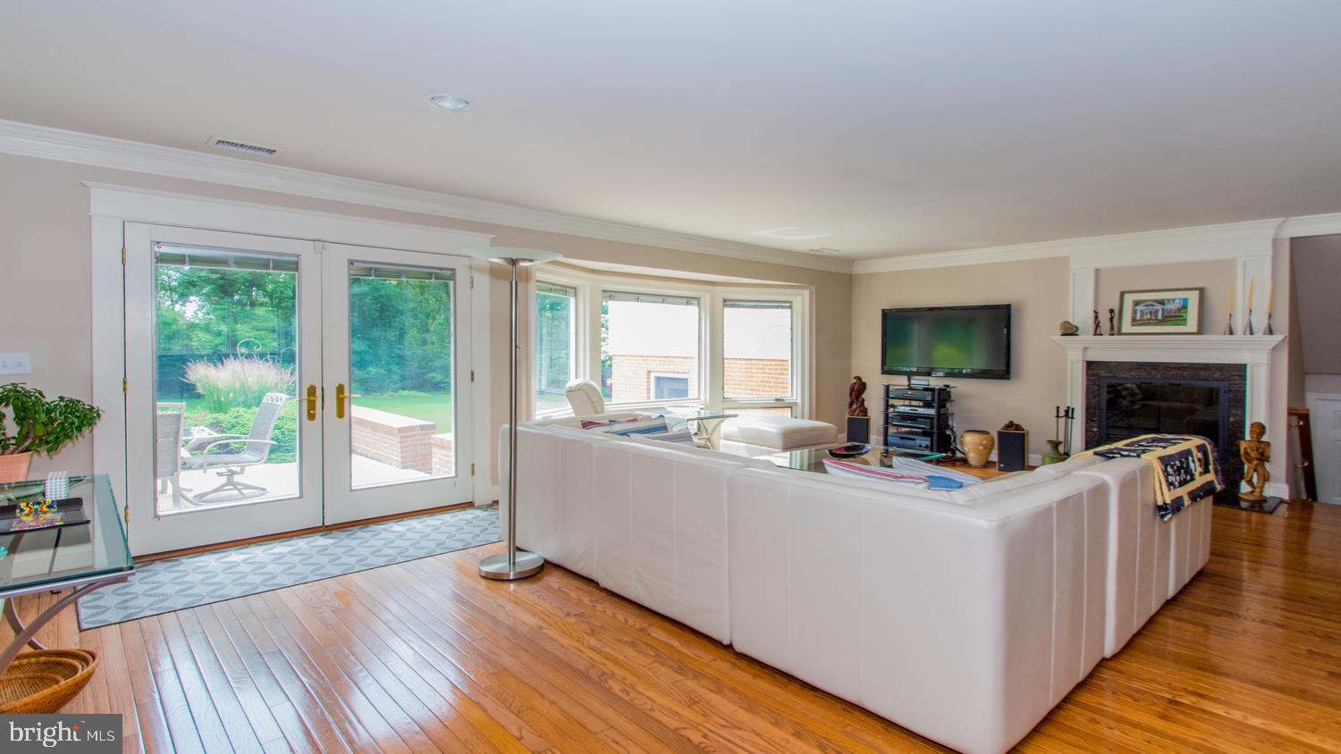 11501 Crows Nest Road Clarksville, MD 21029 - Photo 13 of 60 Great room with French doors to patio