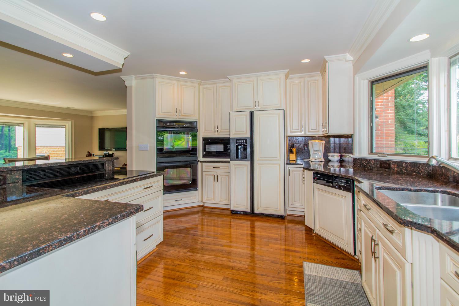 11501 Crows Nest Road Clarksville, MD 21029 - Photo 20 of 60 Beautiful custom cabinets
