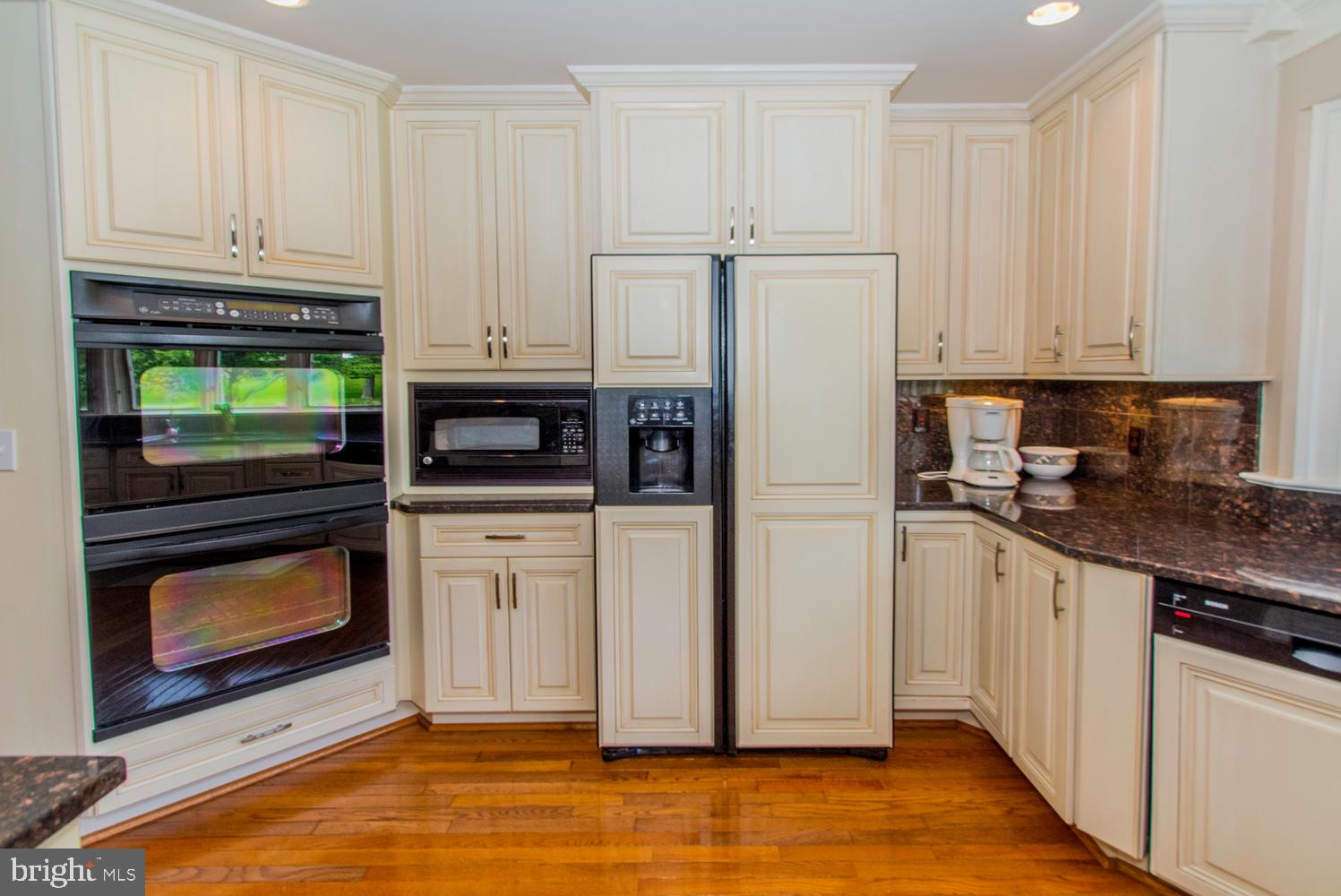 11501 Crows Nest Road Clarksville, MD 21029 - Photo 24 of 60 Wall ovens, side by side fridge