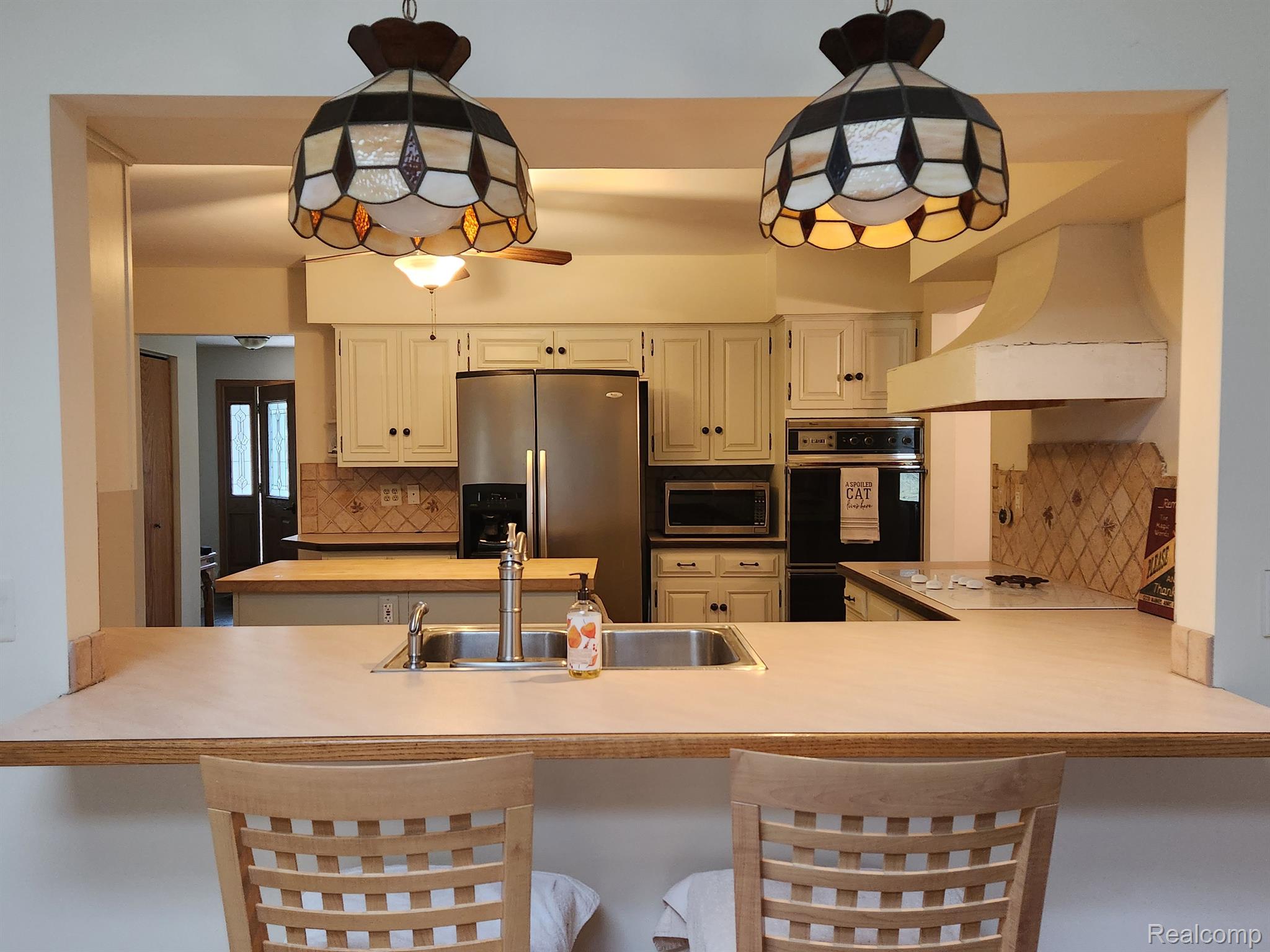 6225 Richardson Road Howell, MI 48843 - Photo 8 of 27 Kitchen features a bar overlook to the family room