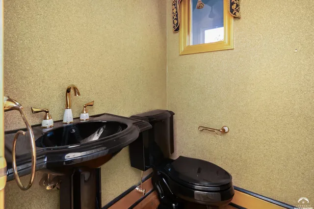 $759,900 | 3700 Quail Creek Court, Lawrence, KS 66047