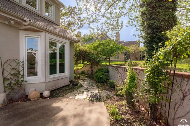 $759,900 | 3700 Quail Creek Court, Lawrence, KS 66047