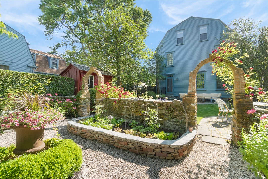 67 Bridge Street Newport, RI 02840 - Photo 33 of 50