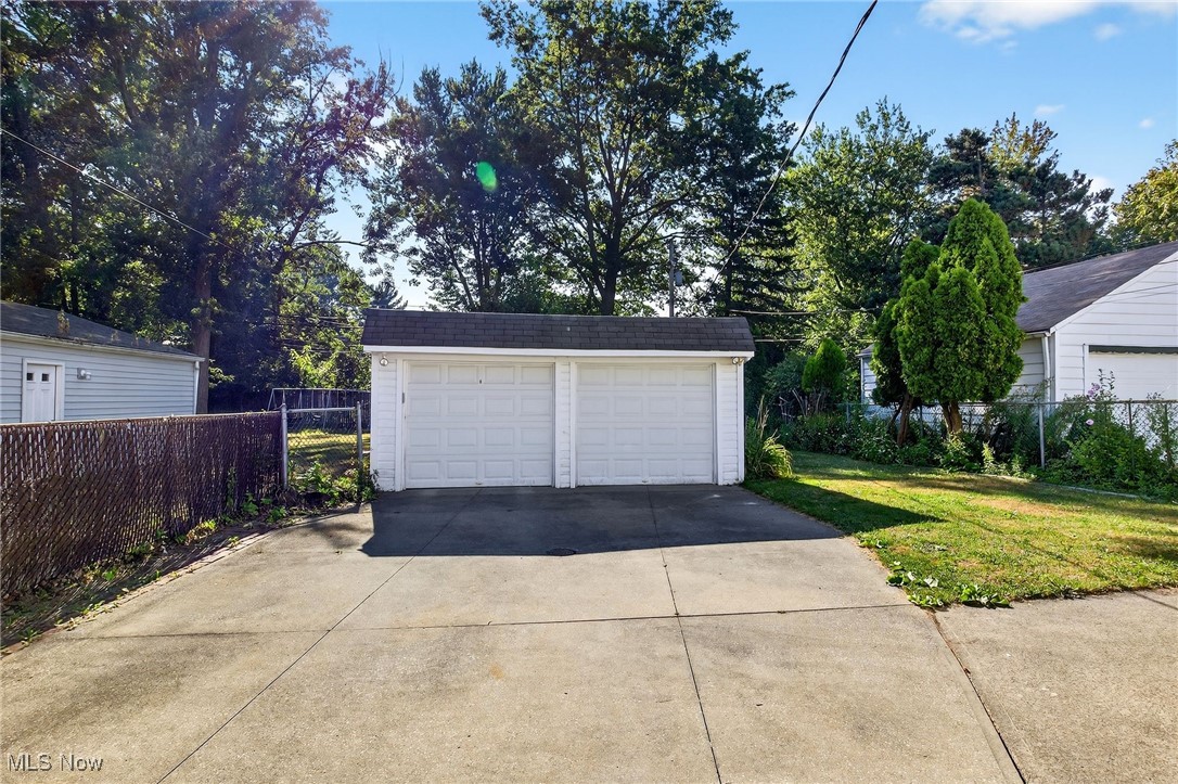 1078 Winston Road Cleveland, OH 44121 - Photo 43 of 47