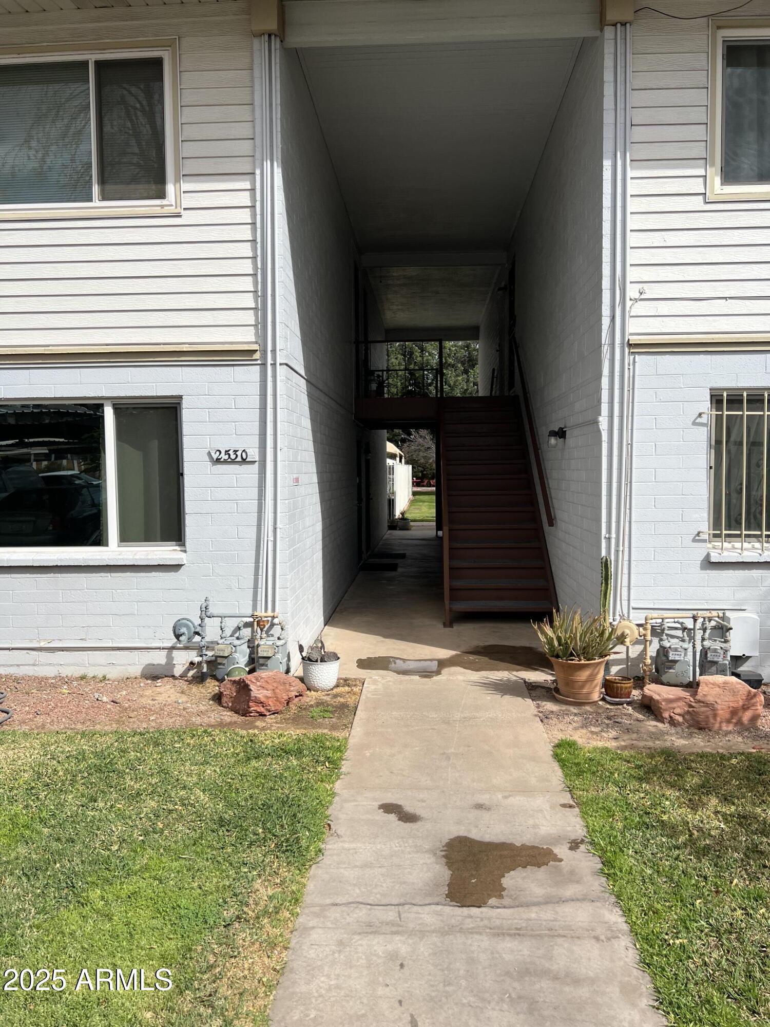 2530 West Berridge Lane, Unit E102 Phoenix, AZ 85017 - Photo 2 of 15 a front view of a house with garden