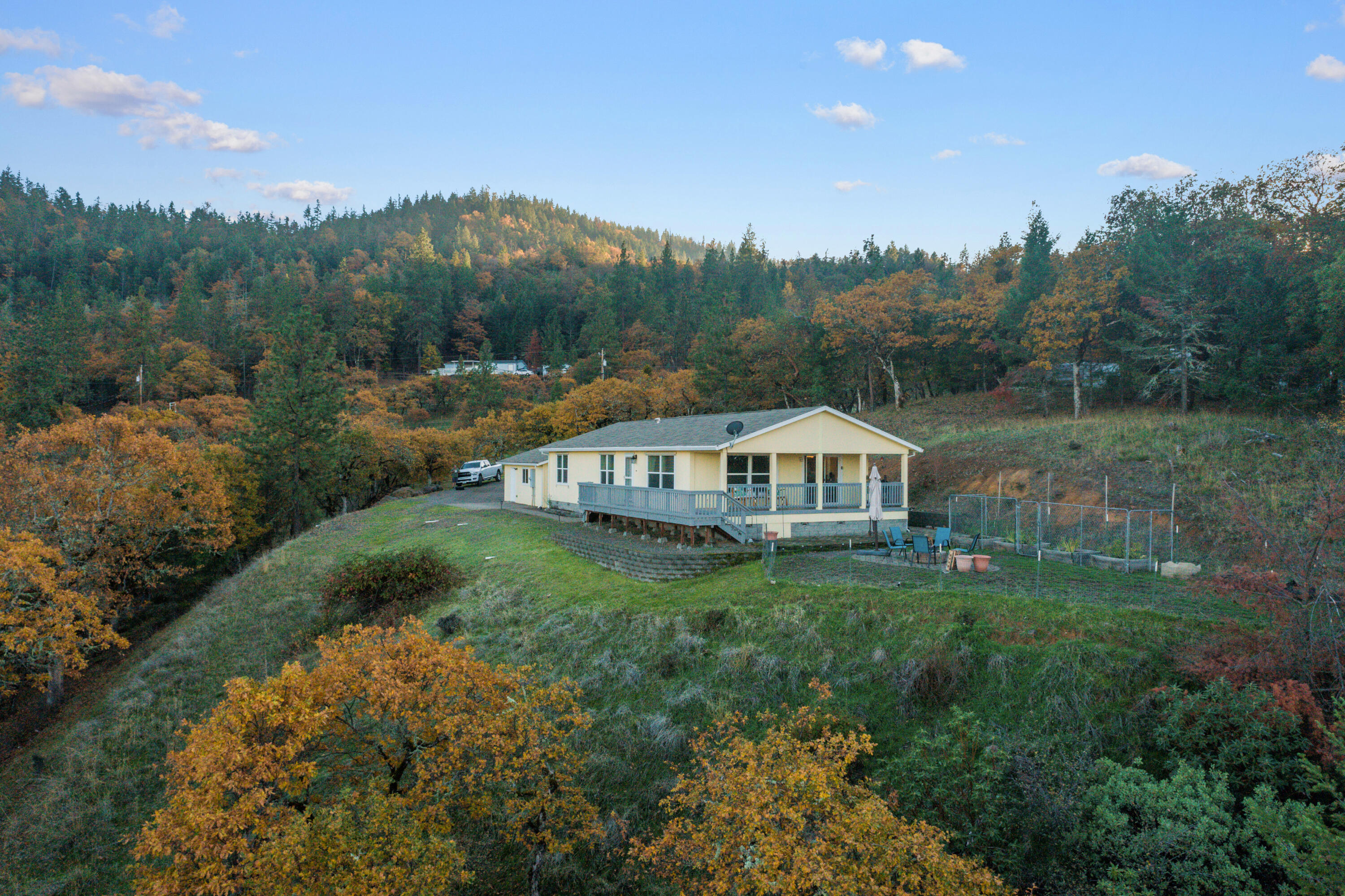 496 Wren Ridge Drive Eagle Point, OR 97524 - Photo 19 of 34 Side View
