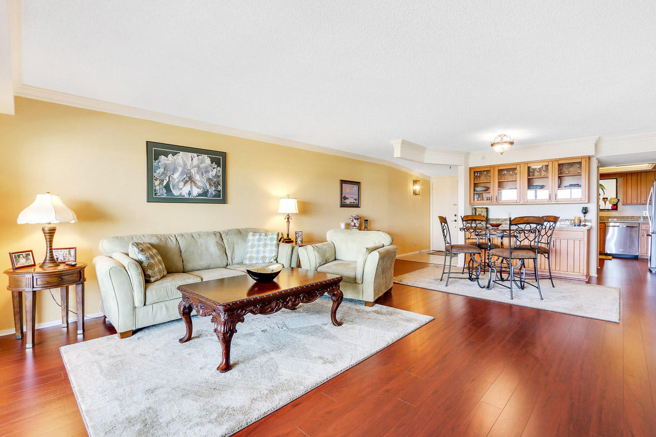 300 Golfview Road, Unit 403 North Palm Beach, FL 33408 - Photo 4 of 23 Living Area