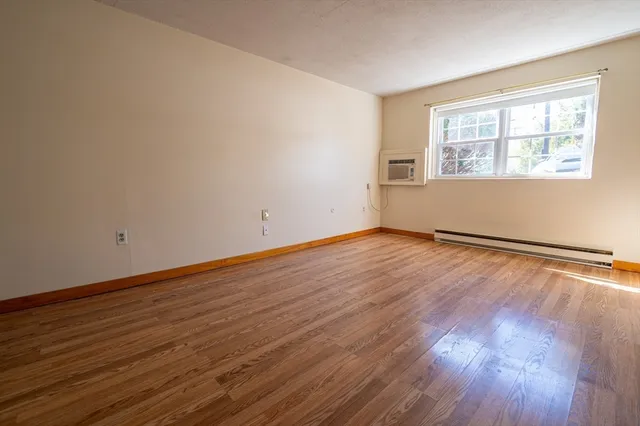 $2,000 | 234 Low Street, Unit 3, Newburyport, MA 01950