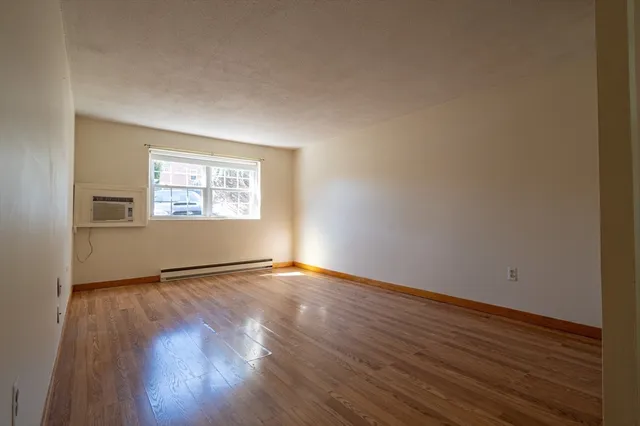 $2,000 | 234 Low Street, Unit 3, Newburyport, MA 01950