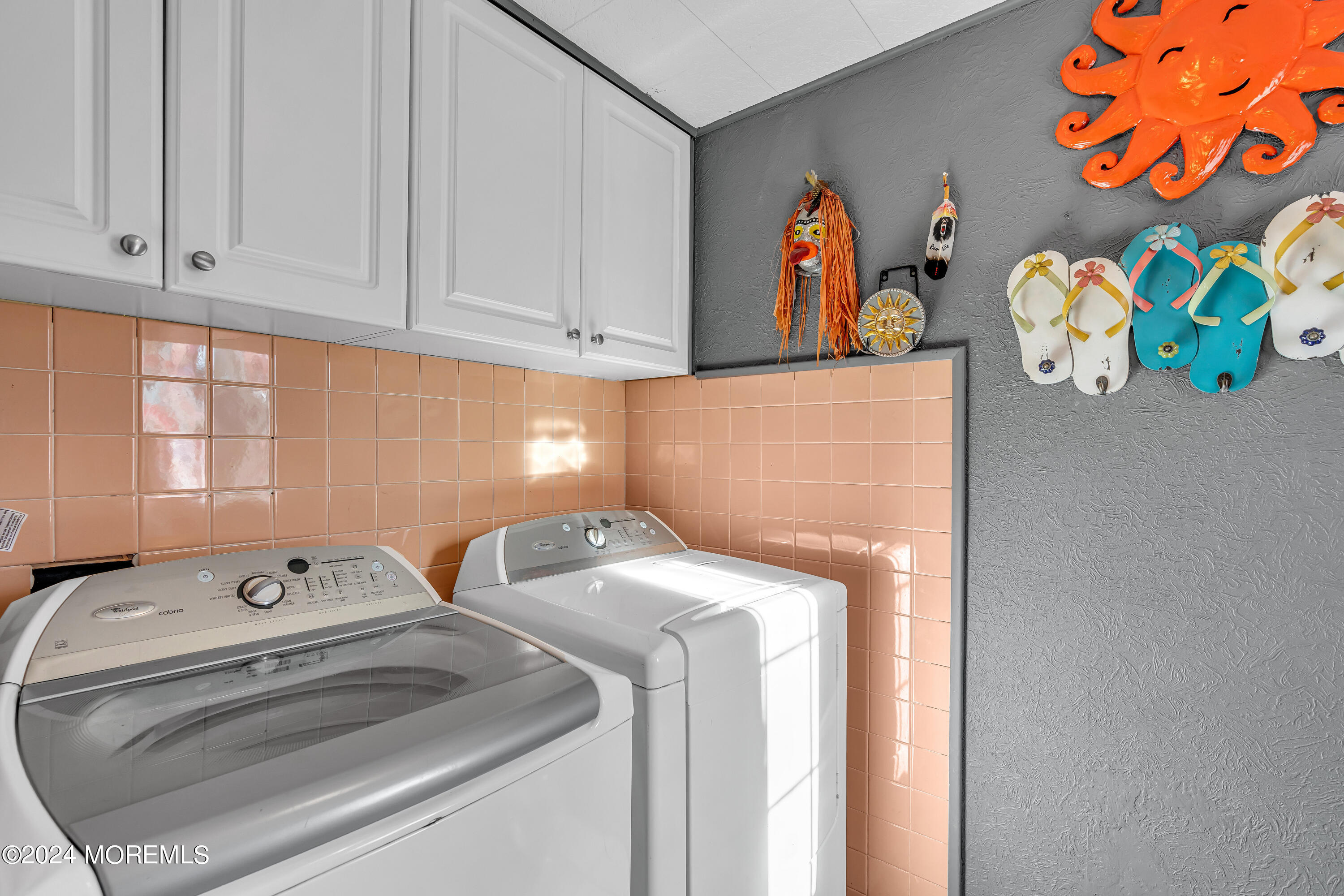 13 Hemlock Road Howell, NJ 07731 - Photo 32 of 48 a utility room with dryer and washer