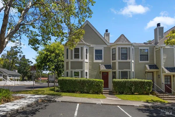 $500,000 | 800 Military East, Benicia, CA 94510