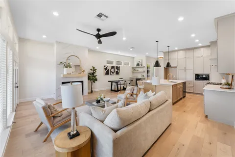 $479,900 | 1318 East 32nd 1/2 Street, Houston, TX 77022