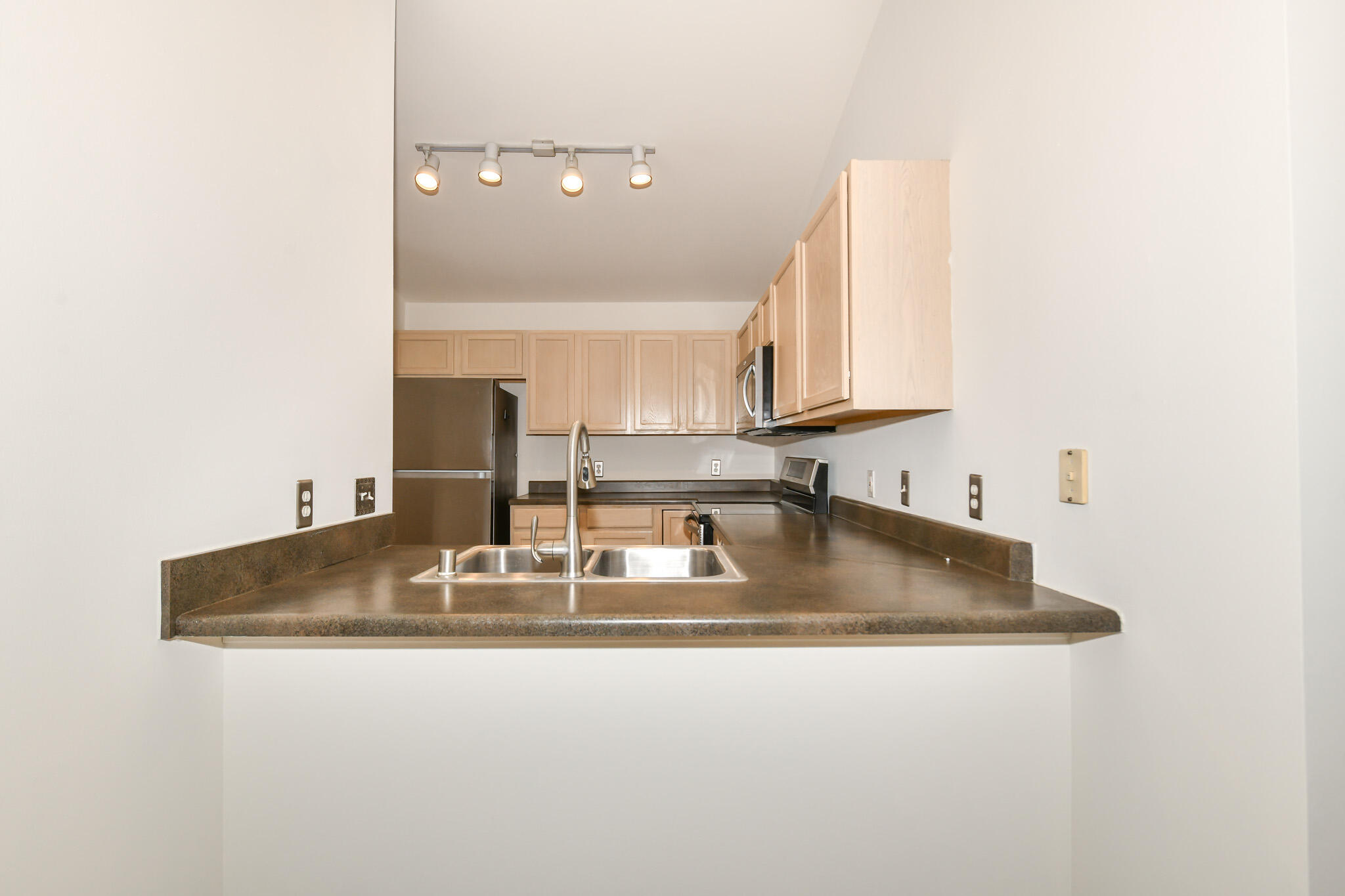 4740 South Forest Point Boulevard New Berlin, WI 53151 - Photo 11 of 26 Breakfast Bar