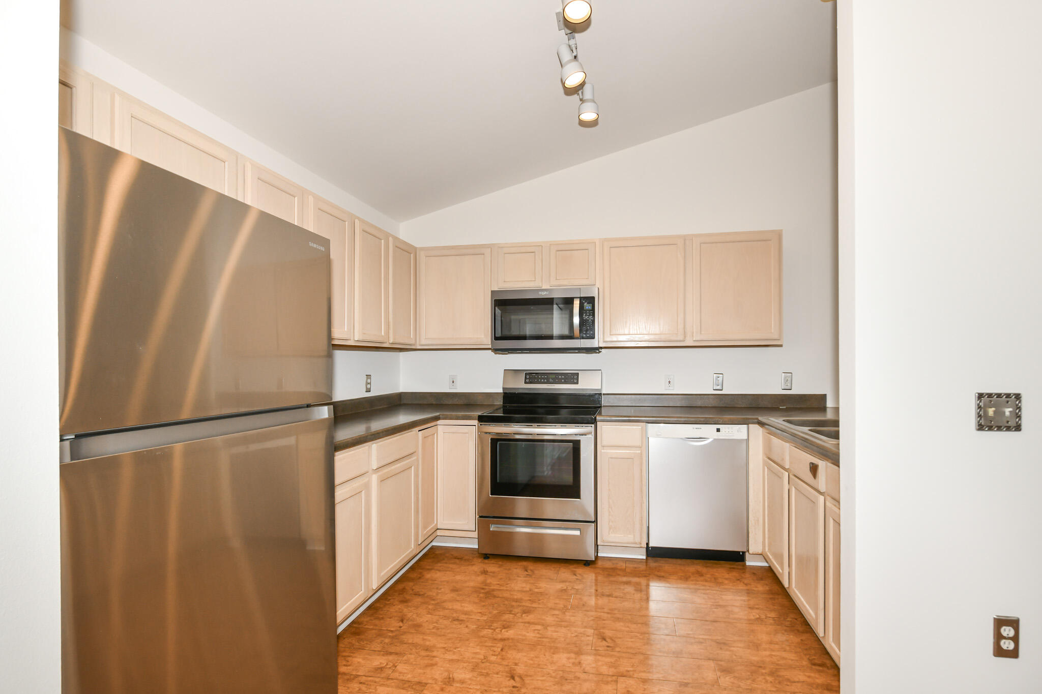 4740 South Forest Point Boulevard New Berlin, WI 53151 - Photo 9 of 26 Stainless Steel Appliances