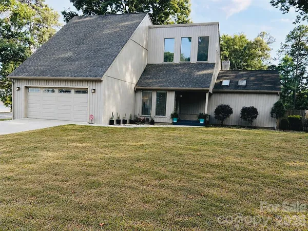 $414,500 | 496 17th Ave Drive Northeast, Hickory, NC 28601