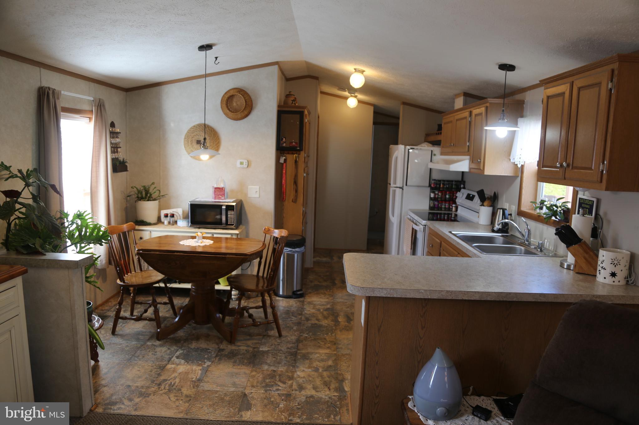 1412 Sandhill Road, Unit 12 Lebanon, PA 17046 - Photo 4 of 9 Kitchen dining area
