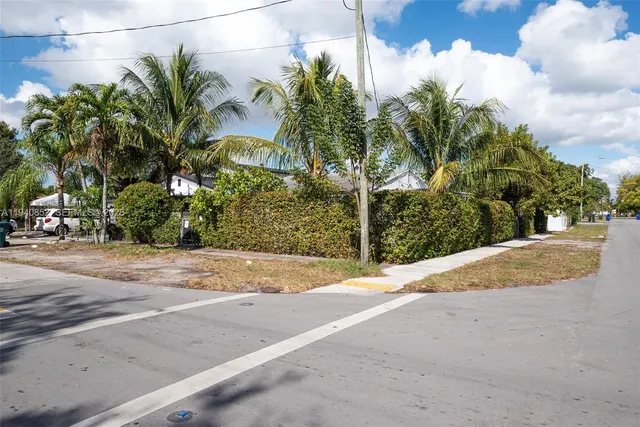 $425,000 | 1401 Northwest 44th Street, Miami, FL 33142