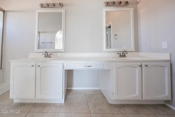 $2,350 | 25 South Ocean Drive, Gilbert, AZ 85233