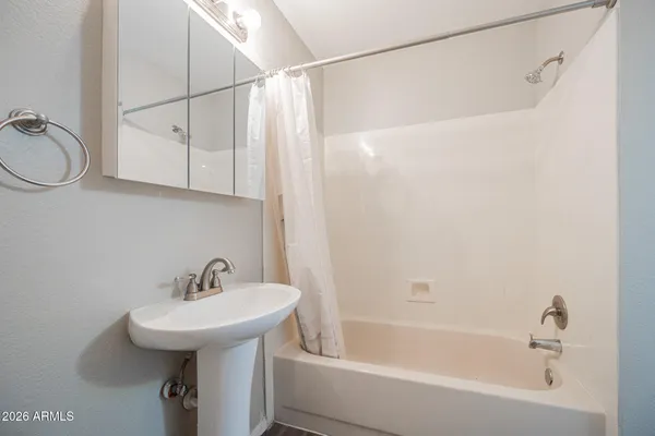 $2,350 | 25 South Ocean Drive, Gilbert, AZ 85233