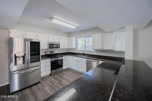 $2,350 | 25 South Ocean Drive, Gilbert, AZ 85233
