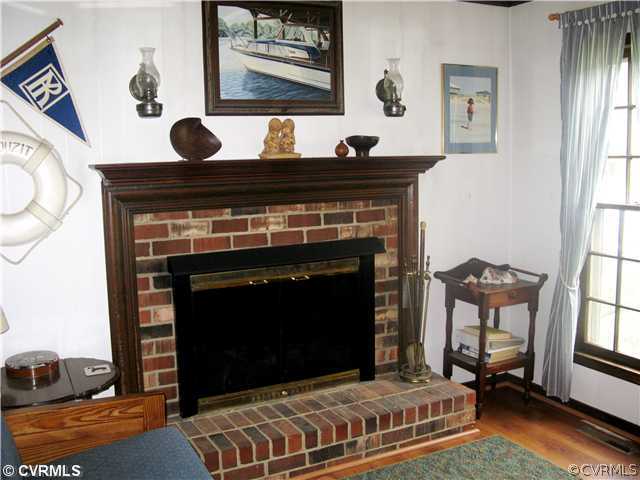 9407 Meadowgreen Road Richmond, VA 23294 - Photo 14 of 24 Den/Family/Great Room