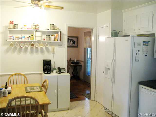 9407 Meadowgreen Road Richmond, VA 23294 - Photo 16 of 24 Kitchen