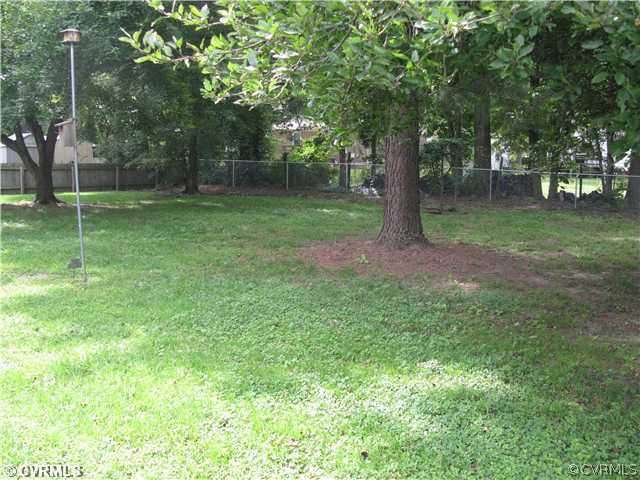 9407 Meadowgreen Road Richmond, VA 23294 - Photo 20 of 24 Yard/Garden