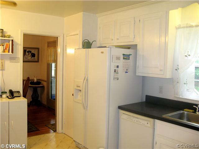 9407 Meadowgreen Road Richmond, VA 23294 - Photo 21 of 24 Kitchen