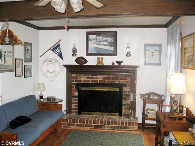 9407 Meadowgreen Road Richmond, VA 23294 - Photo 23 of 24 Den/Family/Great Room