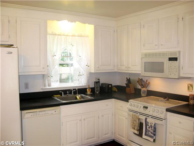 9407 Meadowgreen Road Richmond, VA 23294 - Photo 3 of 24 Kitchen