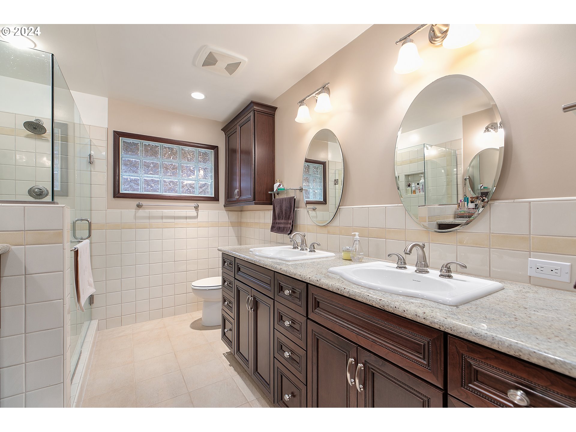 7645 Southwest Copel Street Portland, OR 97225 - Photo 18 of 39 Bathroom