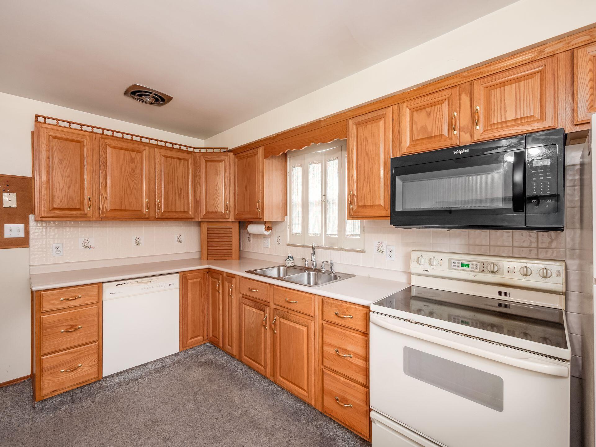 380 Topsfield Road Columbus, OH 43228 - Photo 22 of 42