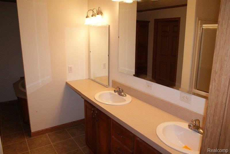 3366 Howard Road Marlette, MI 48453 - Photo 10 of 13 Large Bath