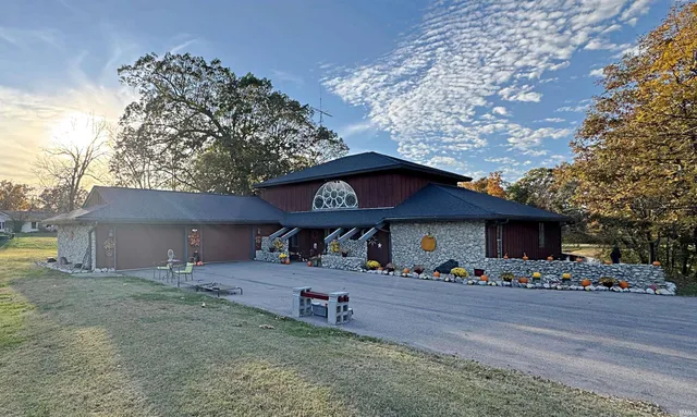 $459,900 | 550 Highway 59, Linton, IN 47441