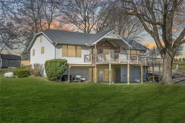 $890,000 | 150 Yacht Club Circle, Altamont, MO 64620