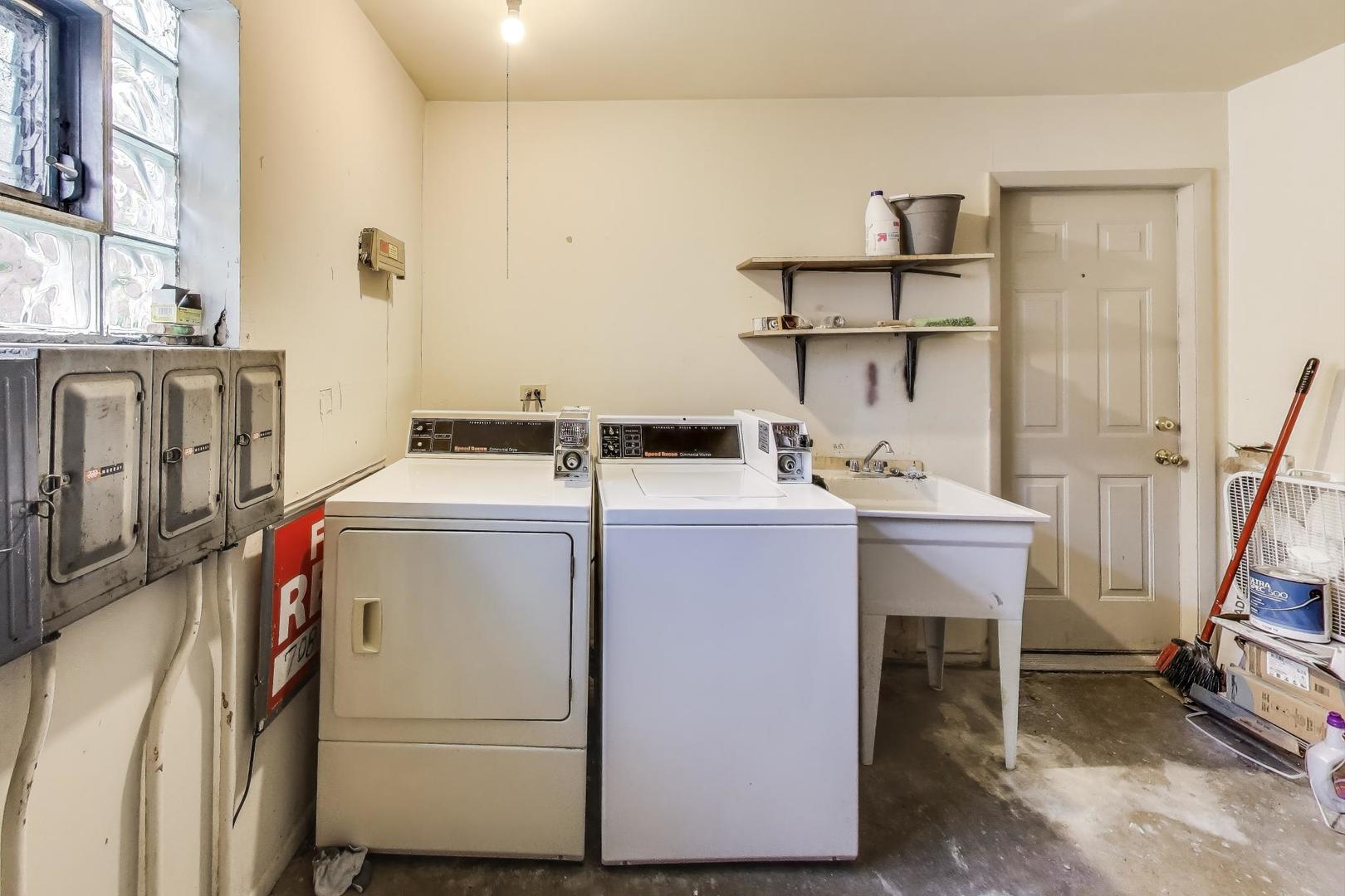 333 Short Street, Unit 2 Lemont, IL 60439 - Photo 8 of 11 a utility room with dryer and washer