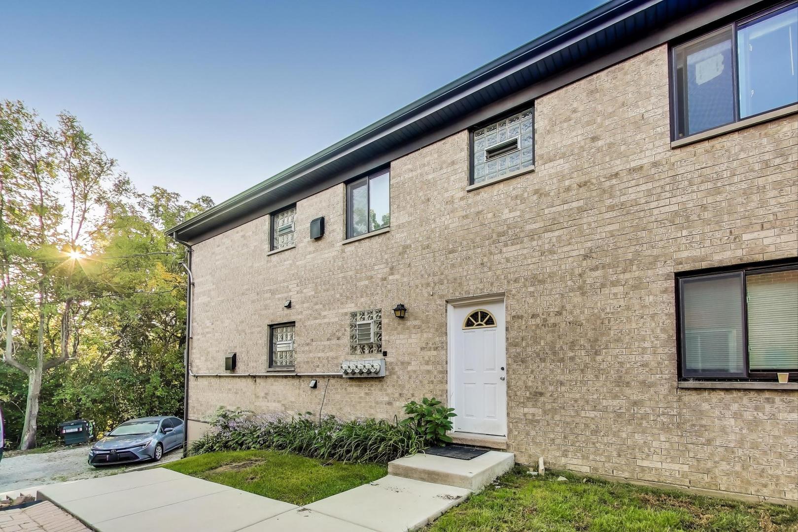 333 Short Street, Unit 2 Lemont, IL 60439 - Photo 10 of 11 a front view of a house with garden