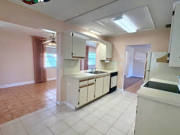 $2,300 | 2003 Southwest 18th Street, Boynton Beach, FL 33426