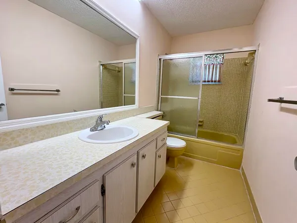 $2,300 | 2003 Southwest 18th Street, Boynton Beach, FL 33426
