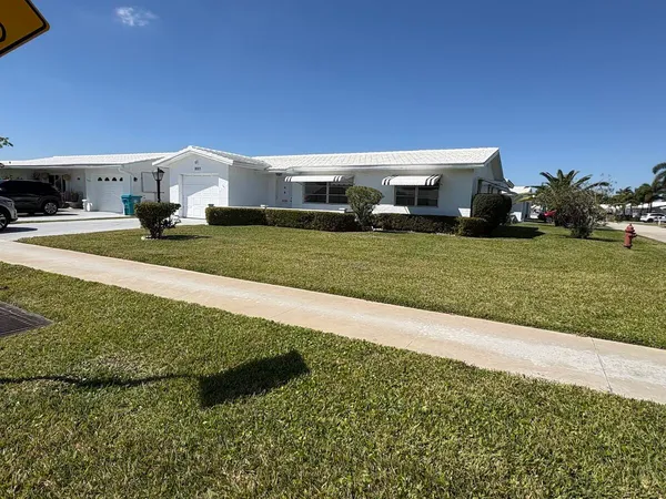 $2,300 | 2003 Southwest 18th Street, Boynton Beach, FL 33426