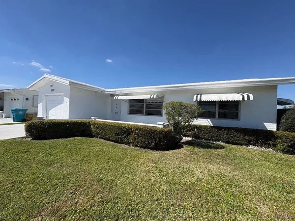 $2,300 | 2003 Southwest 18th Street, Boynton Beach, FL 33426