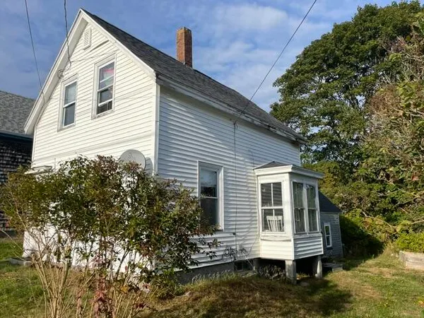 $305,000 | 11 Cottage Street, Vinalhaven, ME 04863